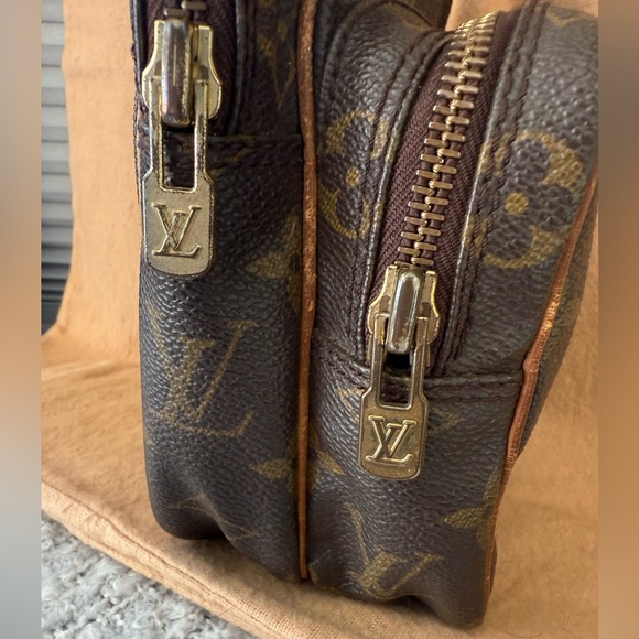 Louis Vuitton Amazone Crossbody Bag - Vintage (Mini Smaller size) - Picture 6 of 17